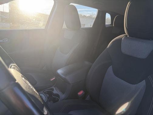 2016 Jeep Cherokee Altitude