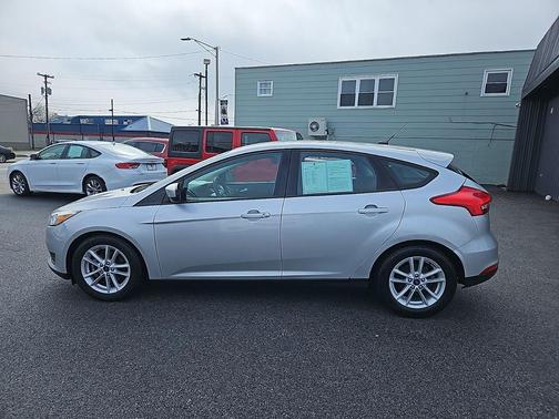 Ingot Silver 2018 Ford Focus SE
