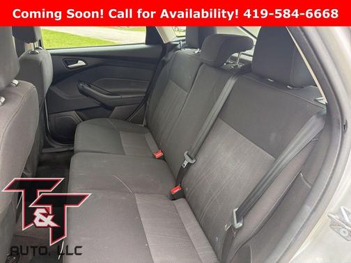 Ingot Silver 2018 Ford Focus SE