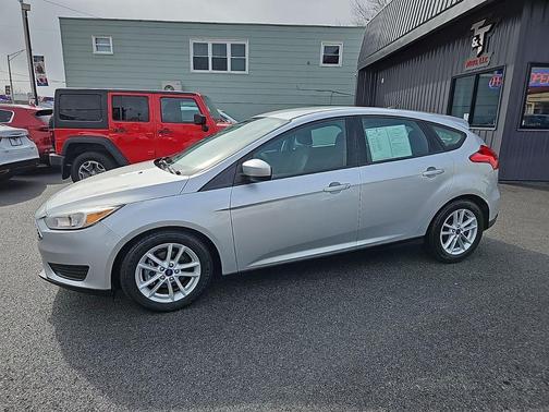 Ingot Silver 2018 Ford Focus SE