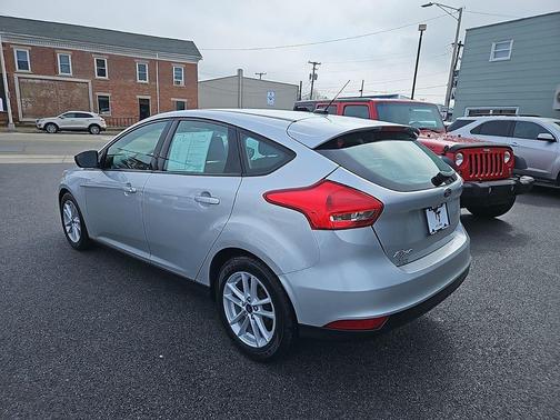 Ingot Silver 2018 Ford Focus SE