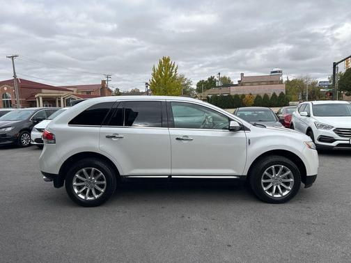 2014 Lincoln MKX Base