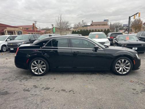 2017 Chrysler 300 Limited