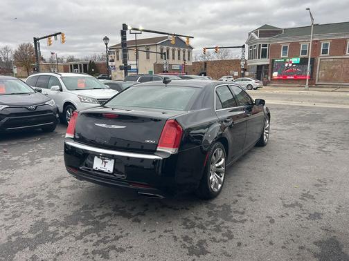 2017 Chrysler 300 Limited