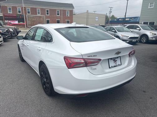 Summit White 2022 Chevrolet Malibu LT