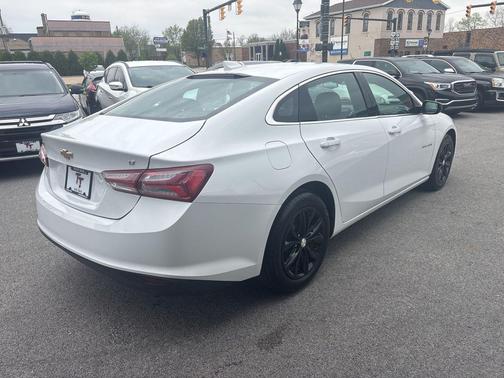 Summit White 2022 Chevrolet Malibu LT