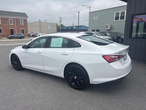 Summit White 2022 Chevrolet Malibu LT