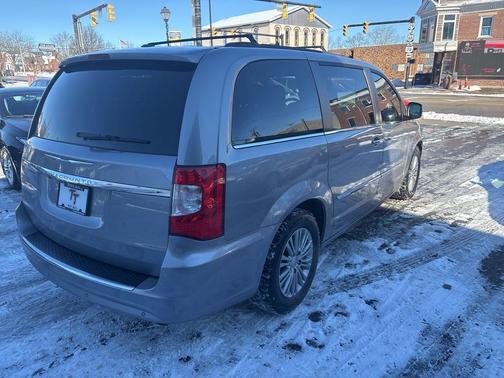 2014 Chrysler Town & Country Touring-L