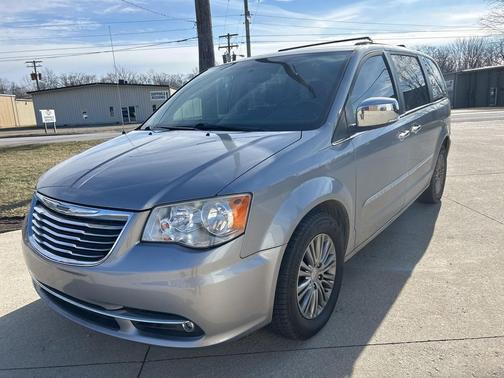 2014 Chrysler Town & Country Touring-L