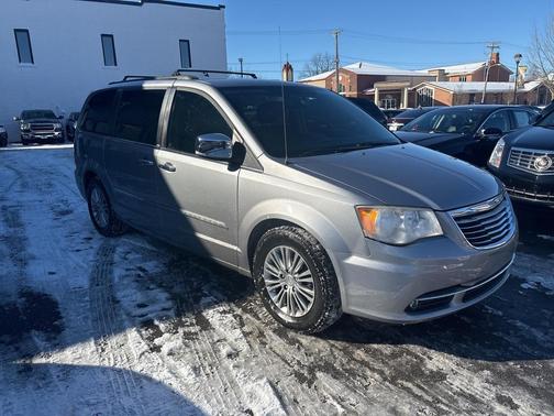2014 Chrysler Town & Country Touring-L