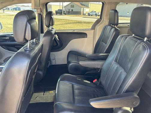 2014 Chrysler Town & Country Touring-L