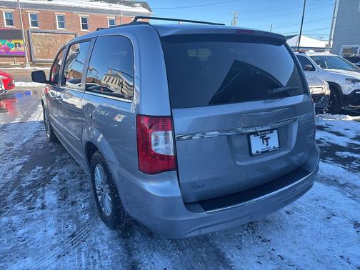 2014 Chrysler Town & Country Touring-L