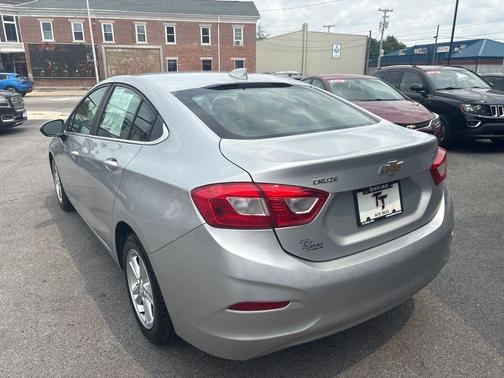 Silver Ice Metallic 2016 Chevrolet Cruze LT Auto