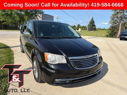 Brilliant Black Crystal Pearlcoat 2014 Chrysler Town & Country Touring-L