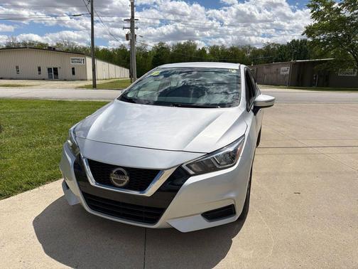 Brilliant Silver Metallic 2021 Nissan Versa 1.6 SV