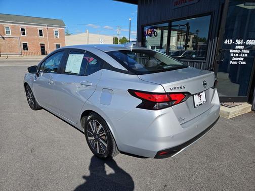Brilliant Silver Metallic 2021 Nissan Versa 1.6 SV
