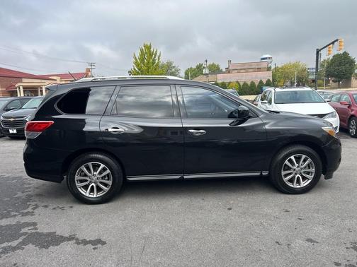 2016 Nissan Pathfinder SV