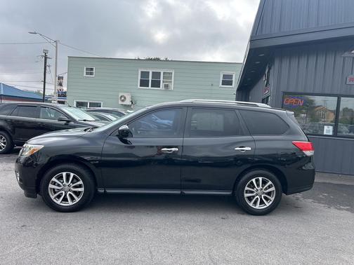 2016 Nissan Pathfinder SV
