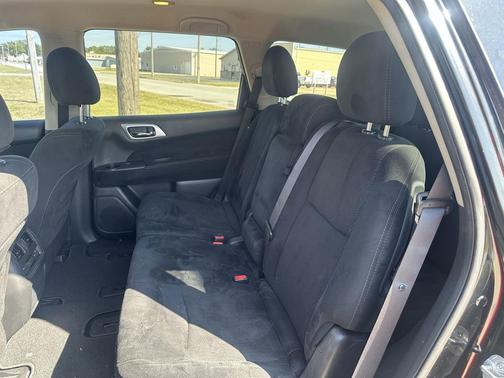 2016 Nissan Pathfinder SV