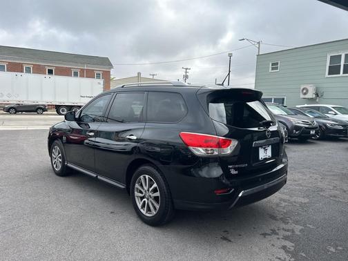 2016 Nissan Pathfinder SV