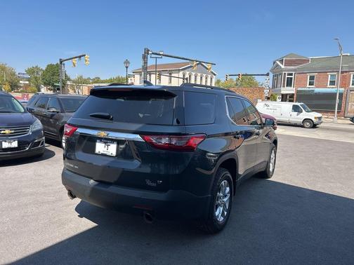 Graphite Metallic 2020 Chevrolet Traverse LT Cloth
