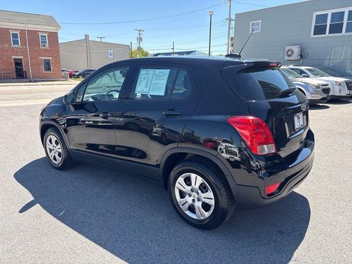 Mosaic Black Metallic 2018 Chevrolet Trax LS