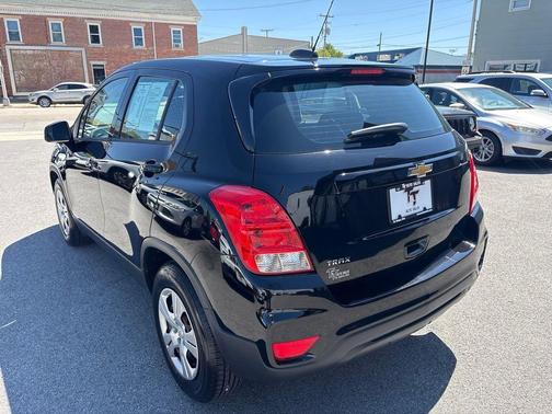 Mosaic Black Metallic 2018 Chevrolet Trax LS