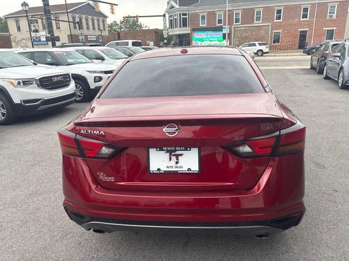 Scarlet Ember Tintcoat 2019 Nissan Altima 2.5 SR