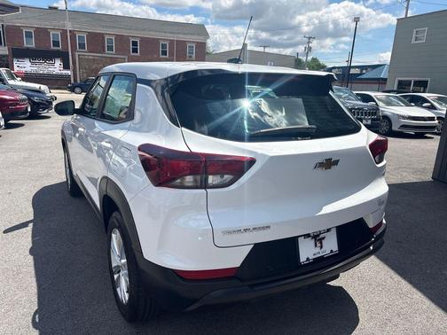 Summit White 2022 Chevrolet Trailblazer LS
