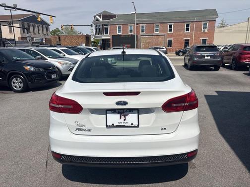 Oxford White 2017 Ford Focus SE