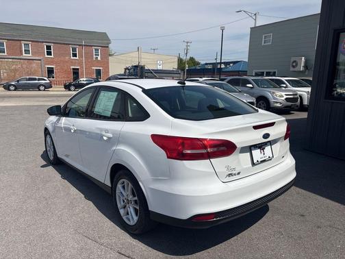 Oxford White 2017 Ford Focus SE
