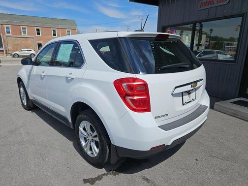 Summit White 2017 Chevrolet Equinox LS