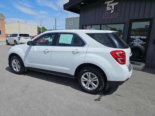 Summit White 2017 Chevrolet Equinox LS
