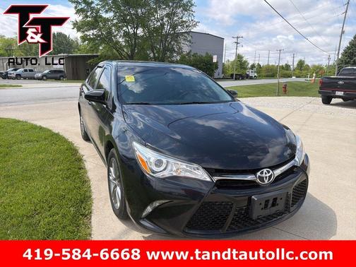 Midnight Black Metallic 2016 Toyota Camry SE