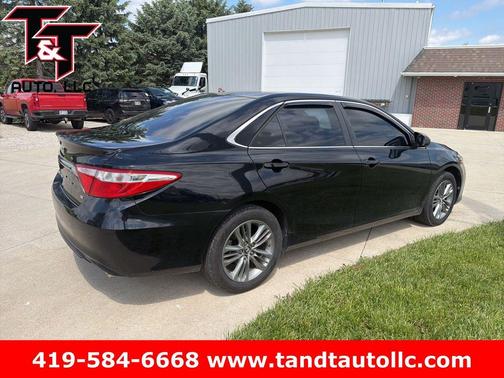 Midnight Black Metallic 2016 Toyota Camry SE