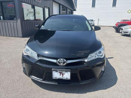 Midnight Black Metallic 2016 Toyota Camry SE