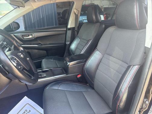 Midnight Black Metallic 2016 Toyota Camry SE