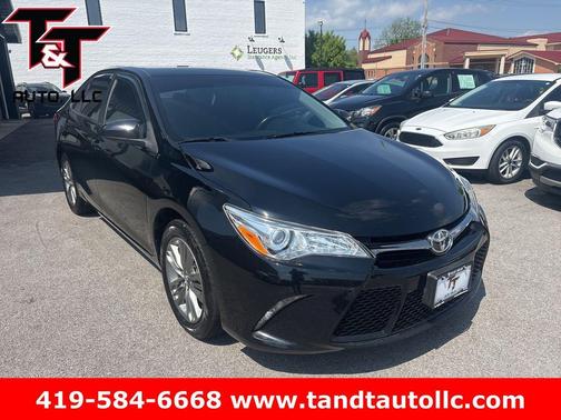 Midnight Black Metallic 2016 Toyota Camry SE
