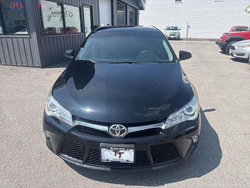 Midnight Black Metallic 2016 Toyota Camry SE