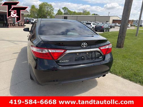 Midnight Black Metallic 2016 Toyota Camry SE