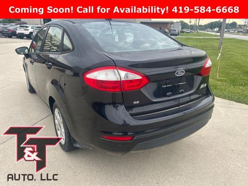 Tuxedo Black Metallic 2014 Ford Fiesta SE