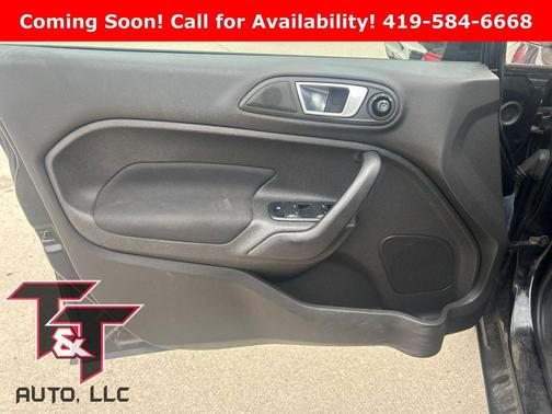 Tuxedo Black Metallic 2014 Ford Fiesta SE