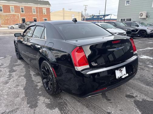 2018 Chrysler 300 C