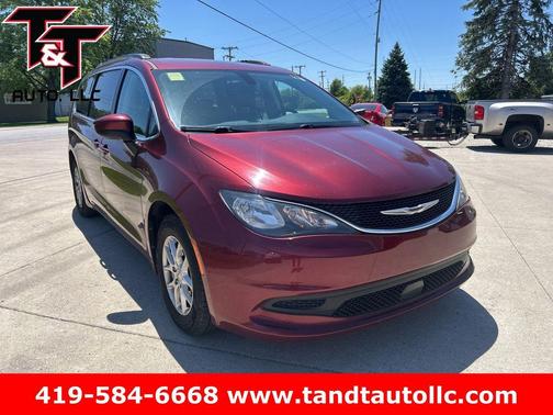 Velvet Red Pearlcoat 2021 Chrysler Voyager LXI