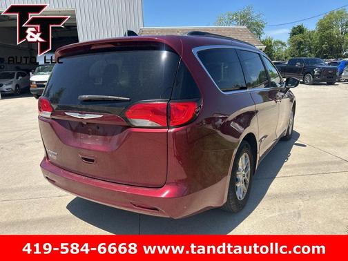 Velvet Red Pearlcoat 2021 Chrysler Voyager LXI