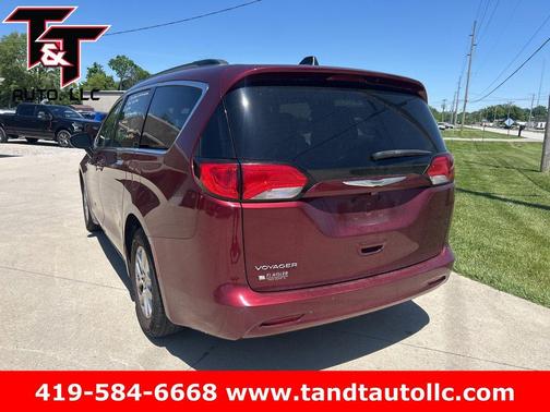 Velvet Red Pearlcoat 2021 Chrysler Voyager LXI