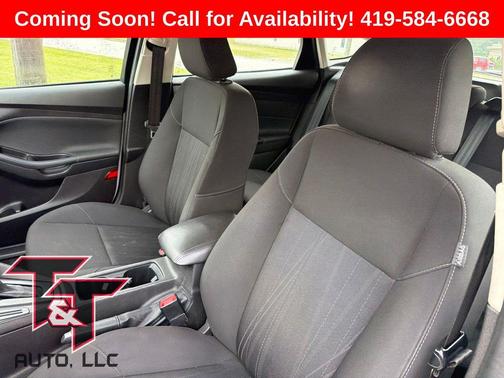 Oxford White 2017 Ford Focus SE
