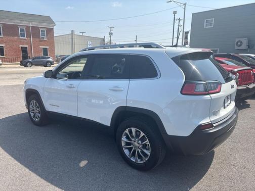 Bright White Clearcoat 2019 Jeep Cherokee Latitude Plus