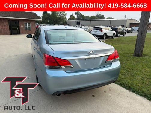 Zephyr Blue Metallic 2011 Toyota Avalon Limited