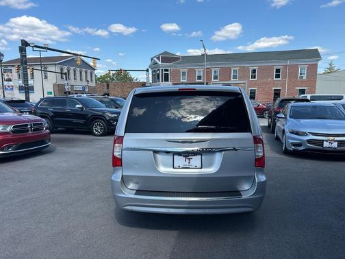 2011 Chrysler Town & Country Touring